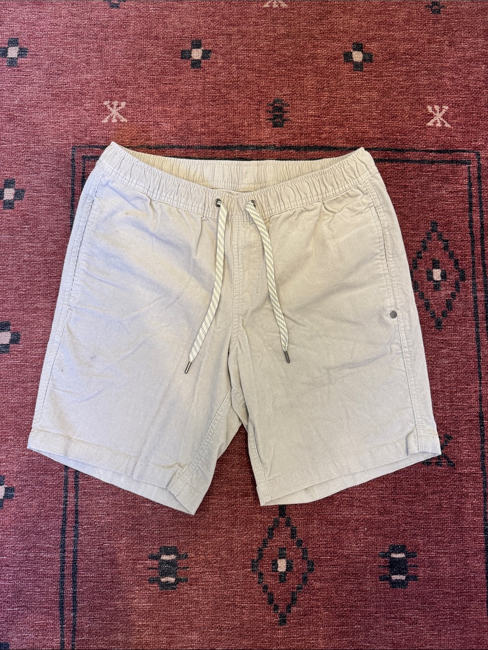 VUORI Men's Corduroy Drawstring Shorts in Light Gray